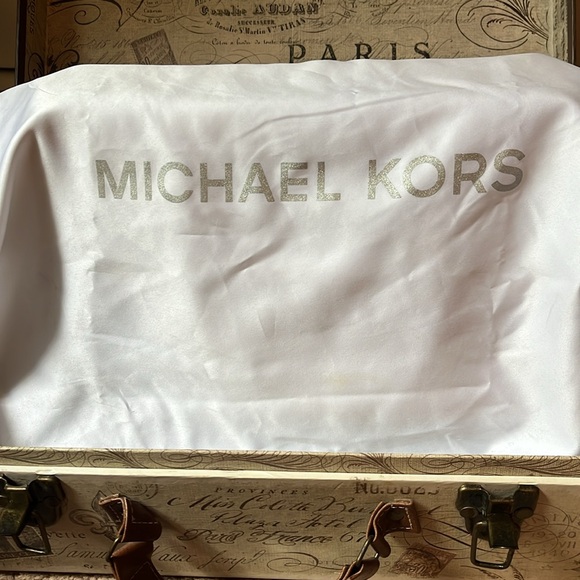 Michael Kors Dillon Dark Wash Denim and Brown Leather Crossbody w Dust Bag - Picture 8 of 8